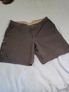 Columbia Men's Flat-Front Shorts in Gray